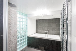 Uppsala Fastighetstjänst – Bygg och renovering, badrum, referens.